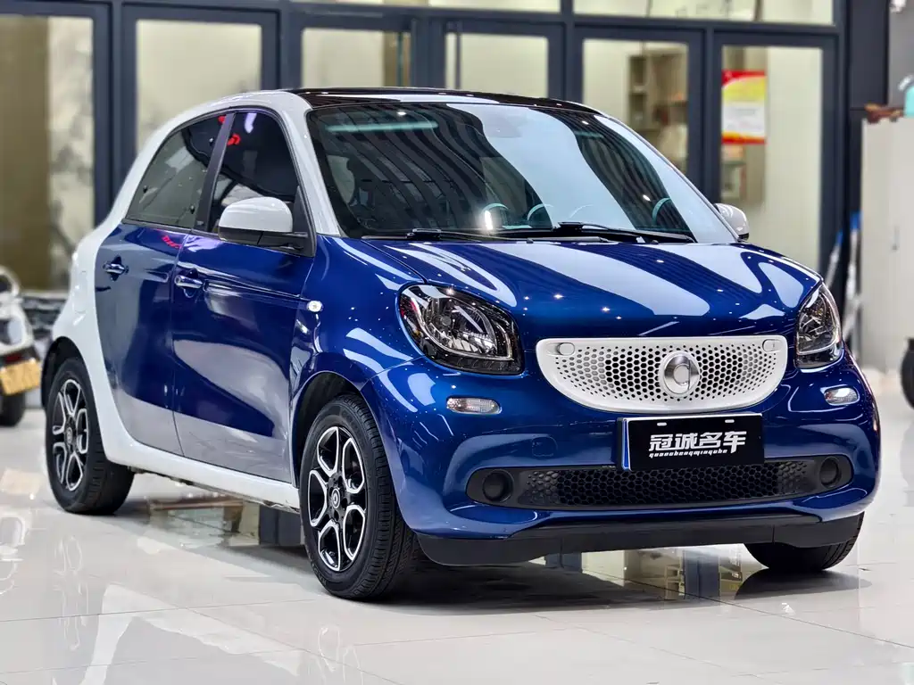 smart forfour 0.9 T 66 kW Pioneer