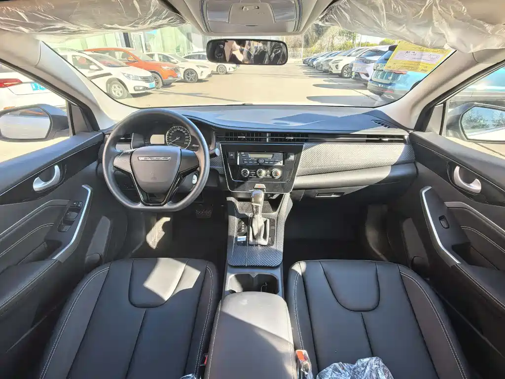Venucia D60 PLUS 1.6 L XL CVT Joy Leading