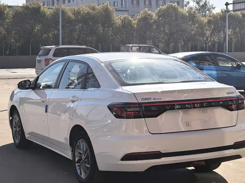 Venucia D60 PLUS 1.6 L XL CVT Joy Leading