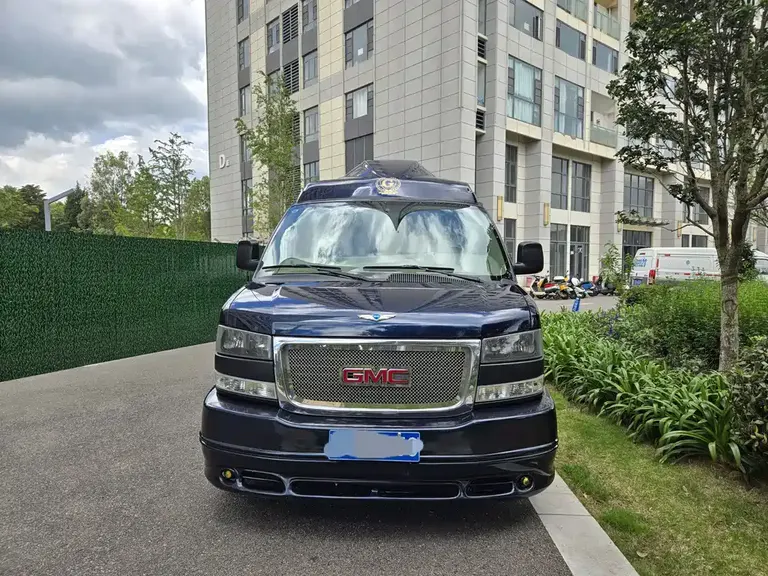 GMC SAVANA 5.3 L Leader