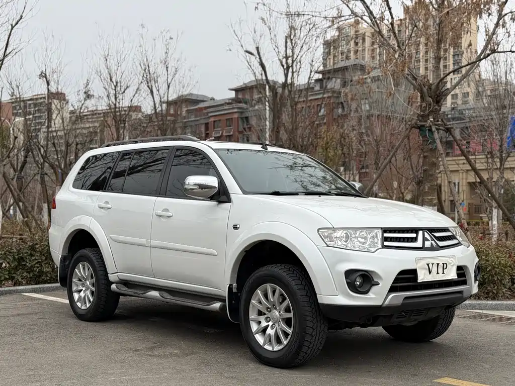 Pajero Sport 3.0 L Auto 2 WD Luxury