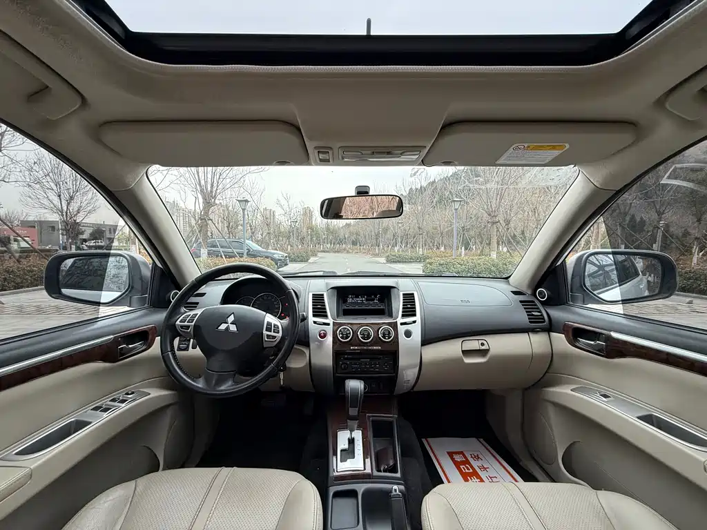 Pajero Sport 3.0 L Auto 2 WD Luxury