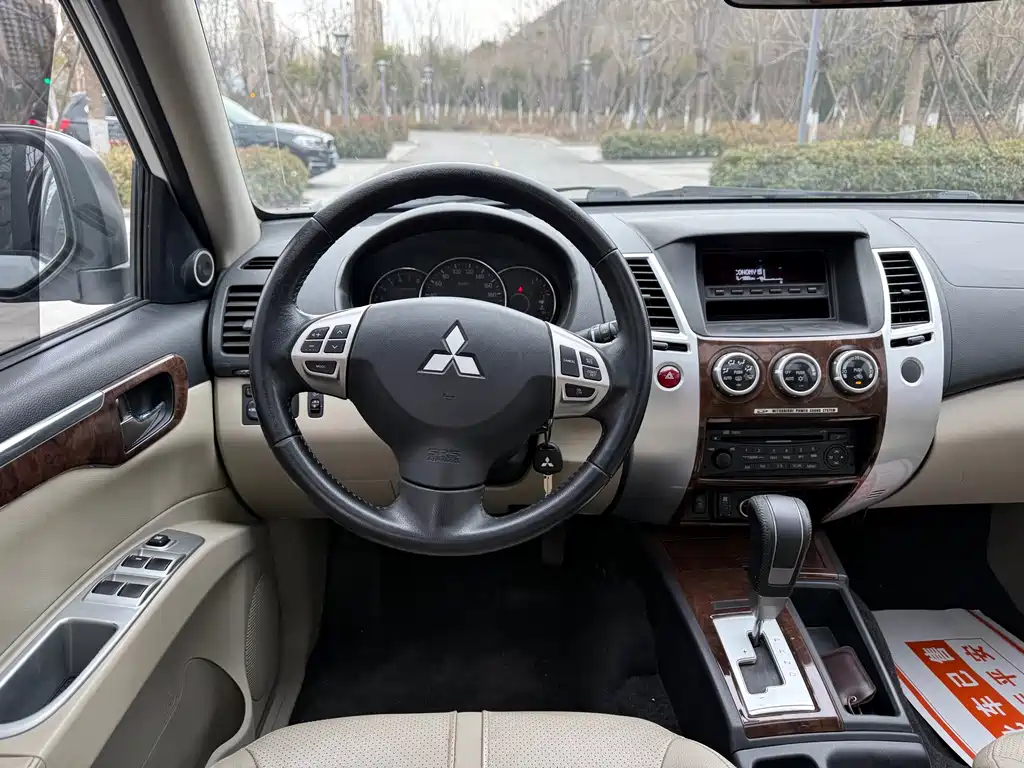 Pajero Sport 3.0 L Auto 2 WD Luxury