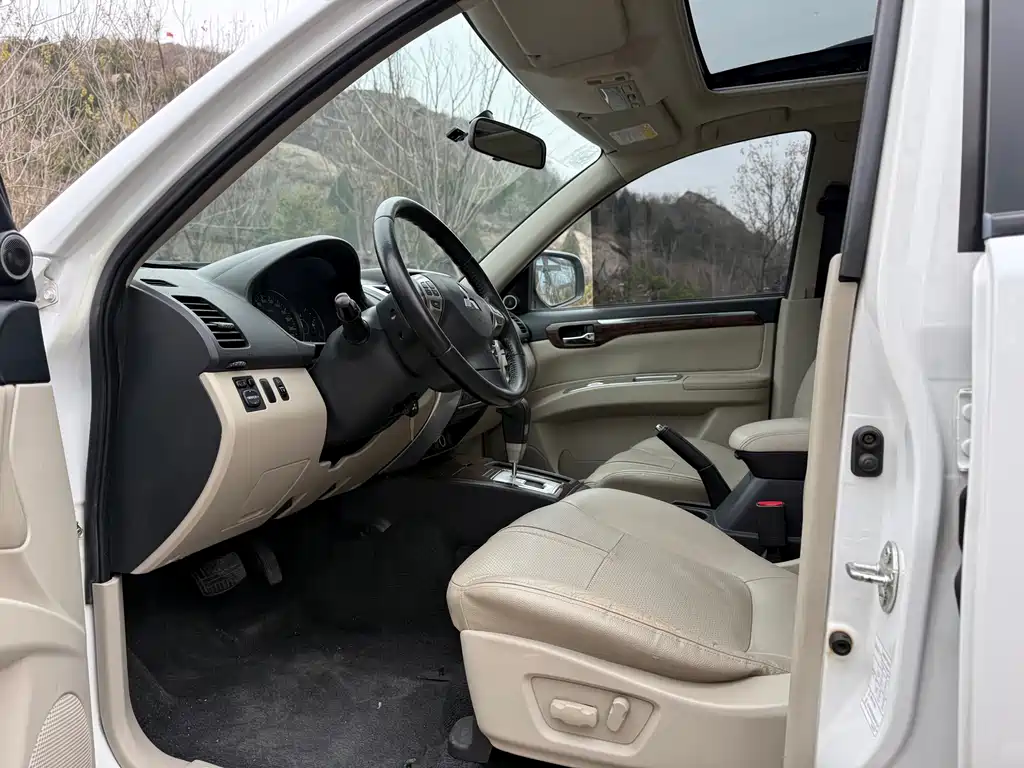 Pajero Sport 3.0 L Auto 2 WD Luxury