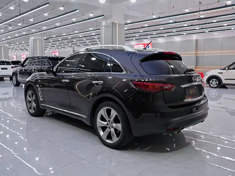 Infiniti QX70 3.7 L Standard