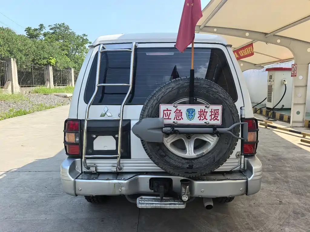 Black King Kong 2.2 L Manual 2 WD Standard
