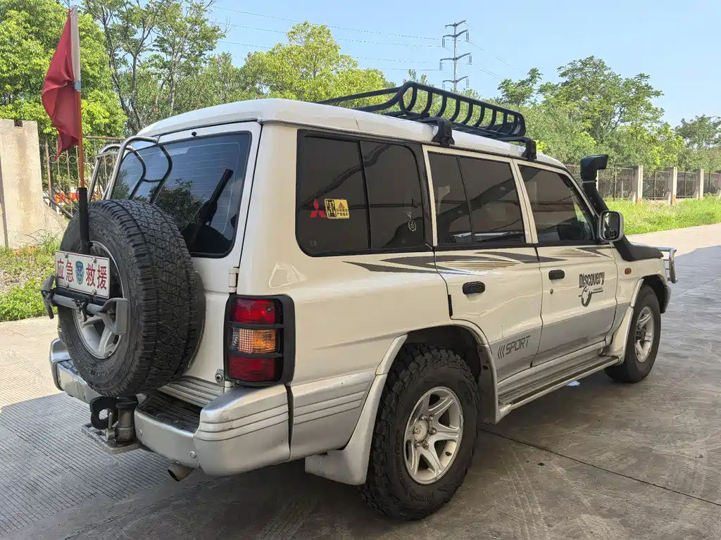 Black King Kong 2.2 L Manual 2 WD Standard