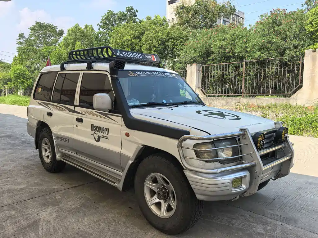 Black King Kong 2.2 L Manual 2 WD Standard