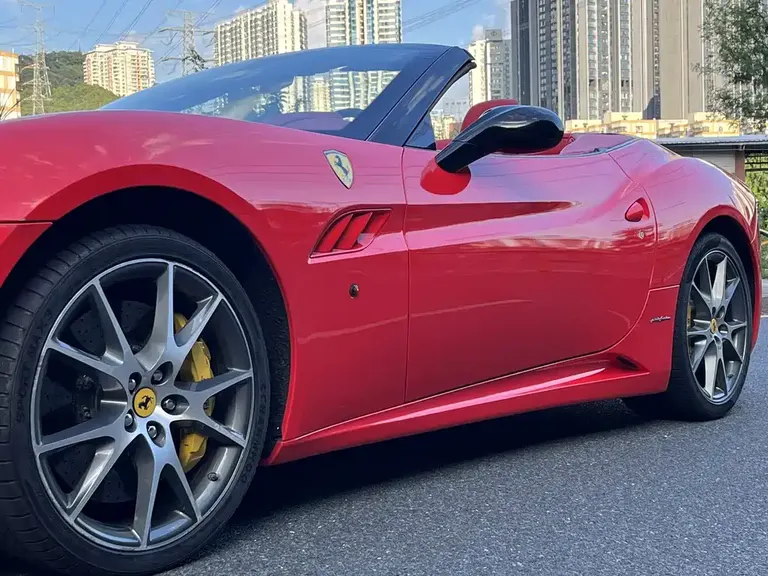 Ferrari California T 4.3 L Standard