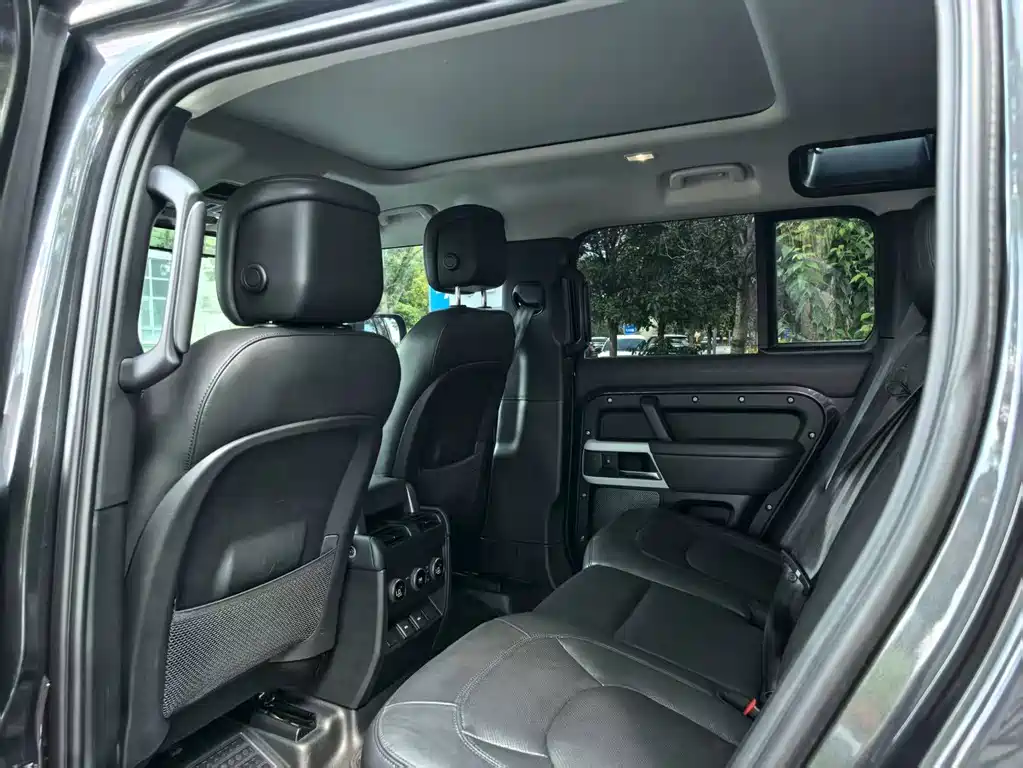 Land Rover Defender 110 3.0 T P400 Dark Special Edition