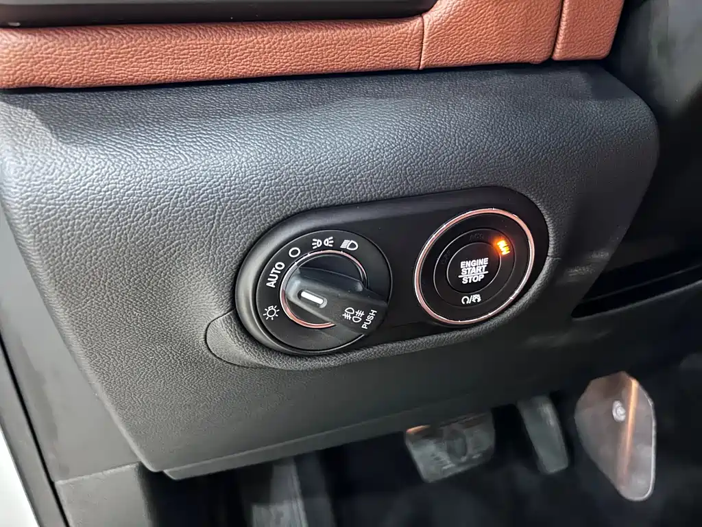 Levante 3.0 T Standard CN-V