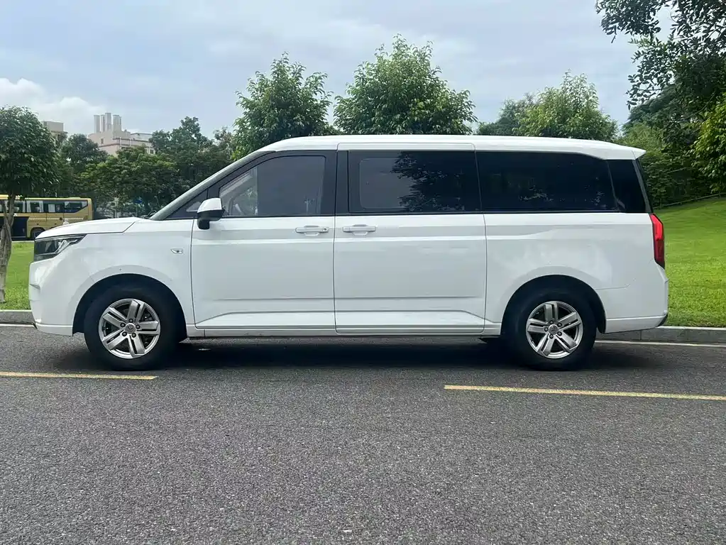 Wuling Journey 1.5 T Manual Luxury