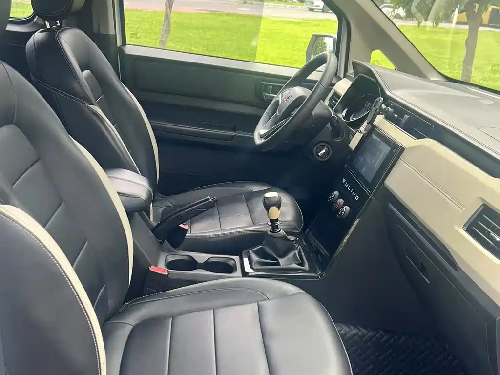 Wuling Journey 1.5 T Manual Luxury