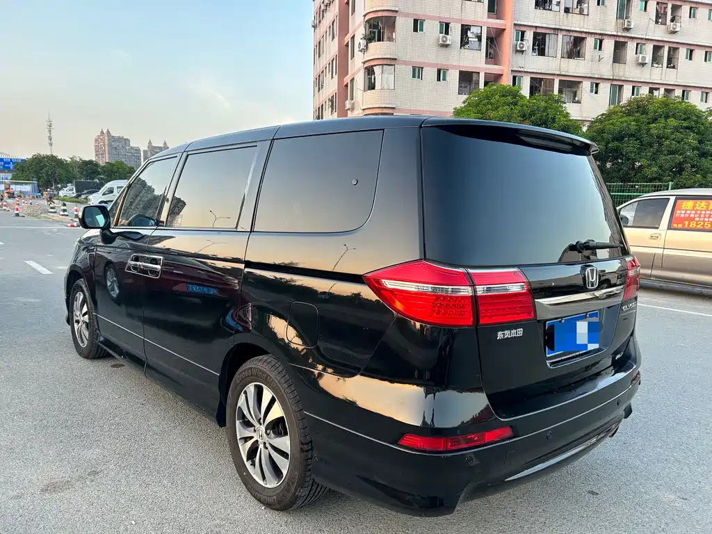 Elysion 2.4 L VTi-S Distinguished