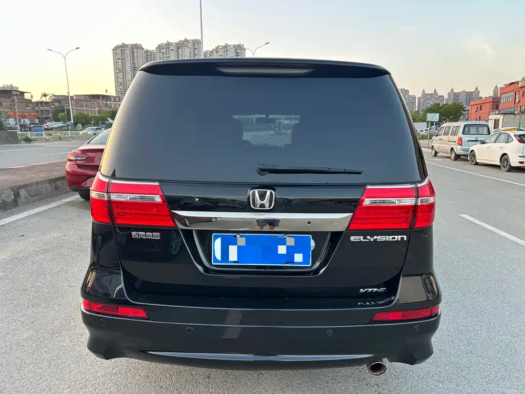 Elysion 2.4 L VTi-S Distinguished