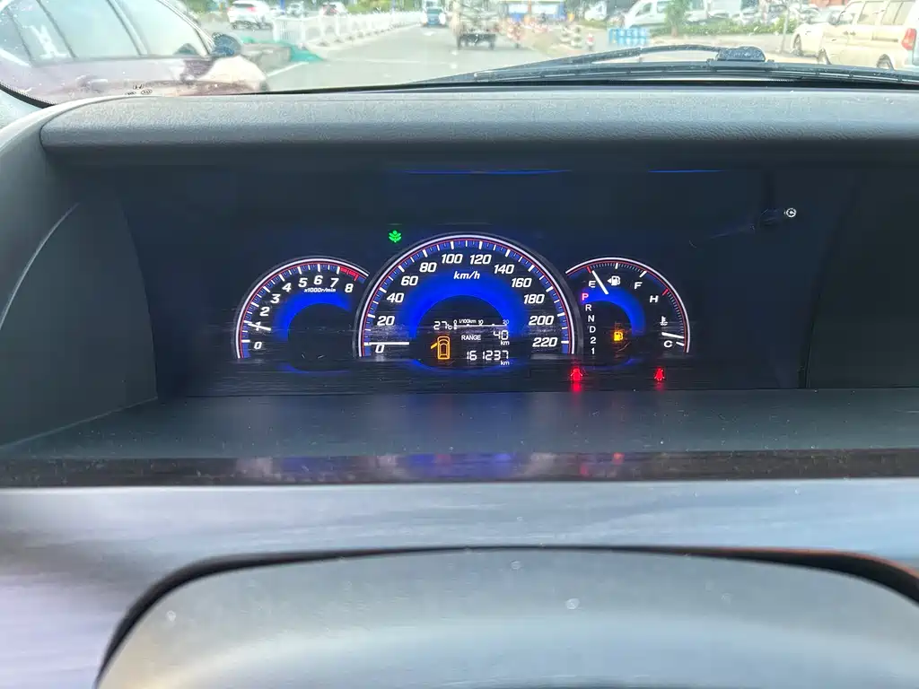 Elysion 2.4 L VTi-S Distinguished