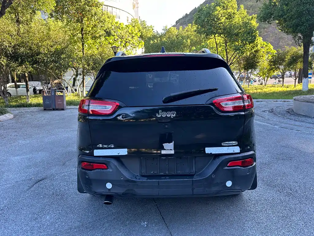Cherokee (Import) 2.4 L Luxury