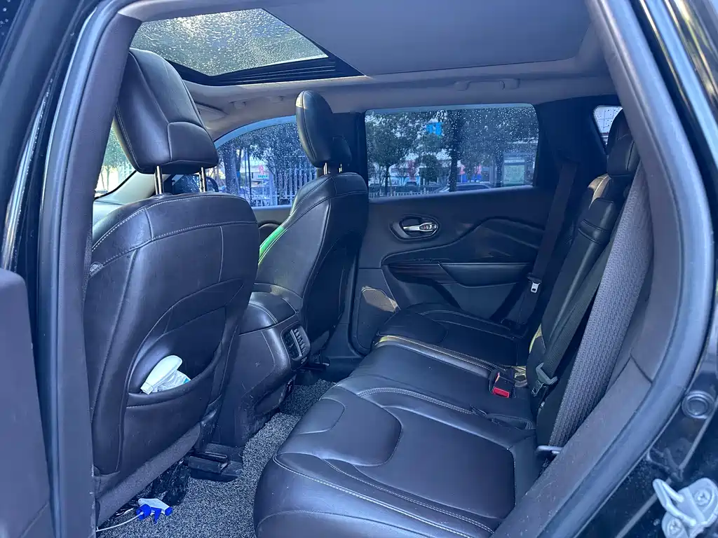 Cherokee (Import) 2.4 L Luxury