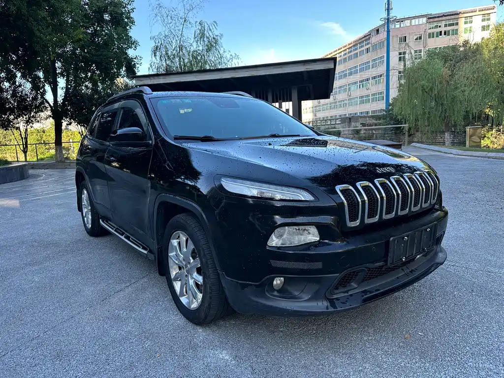 Cherokee (Import) 2.4 L Luxury