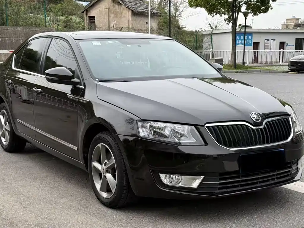 Octavia 1.6 L Auto Smart Travel
