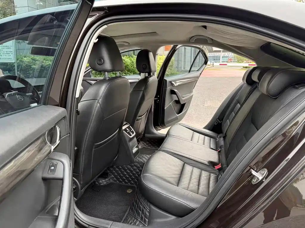 Octavia 1.6 L Auto Smart Travel