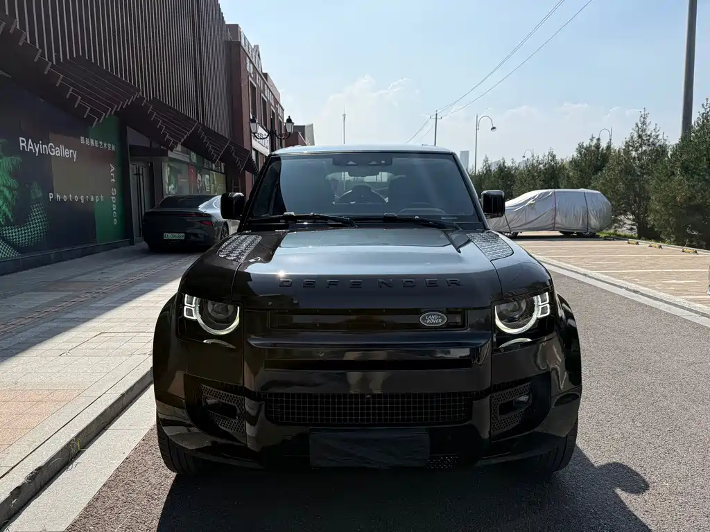 Land Rover Defender 110 P400 Dark Special Edition