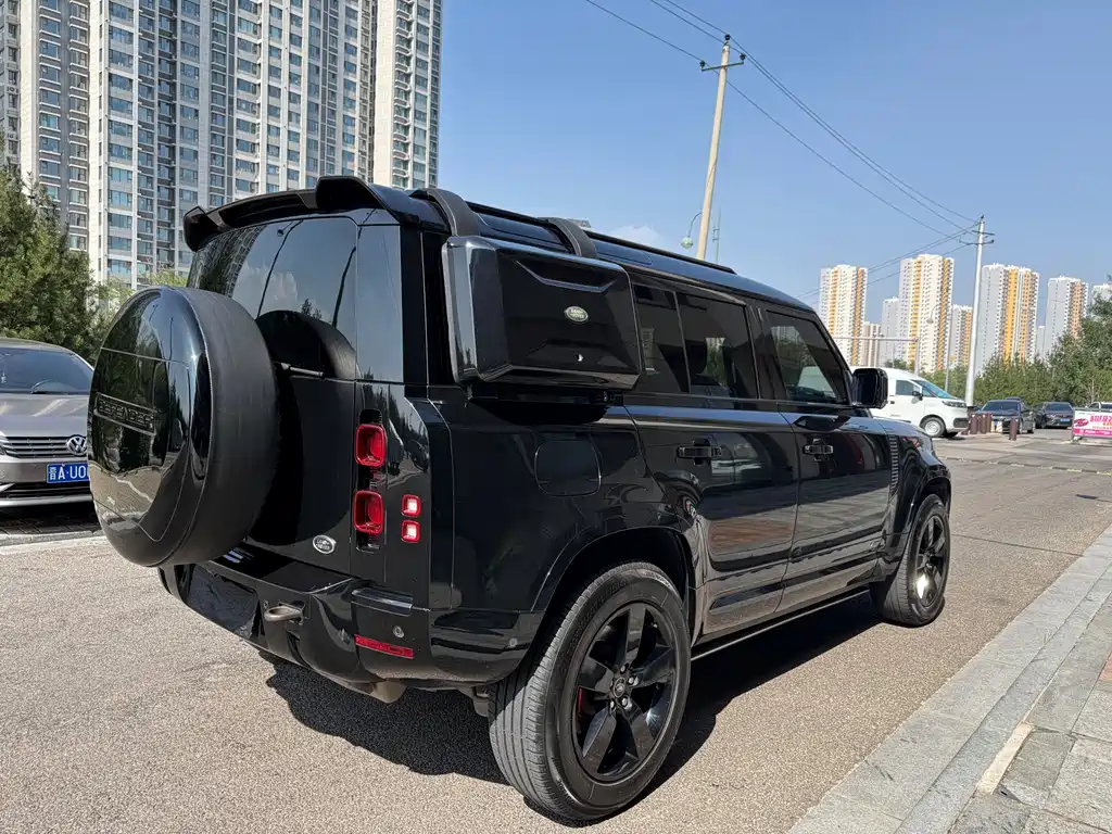 Land Rover Defender 110 P400 Dark Special Edition