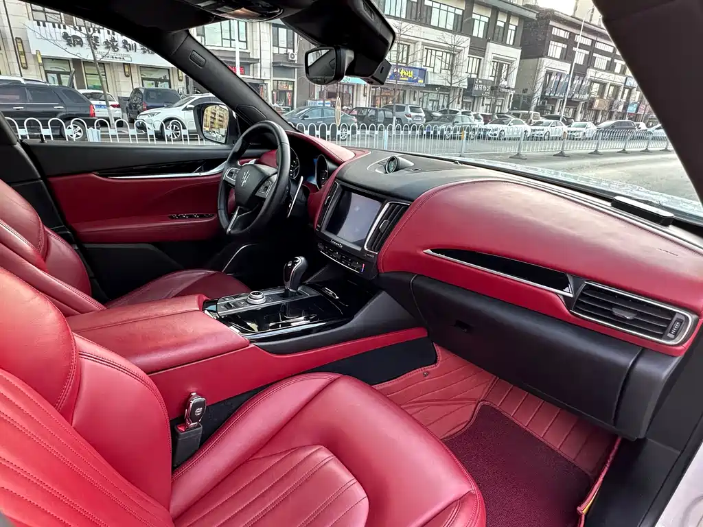 Levante 3.0 T Standard