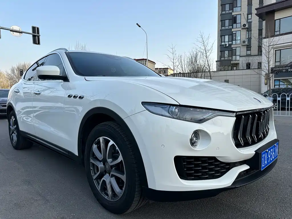 Levante 3.0 T Standard