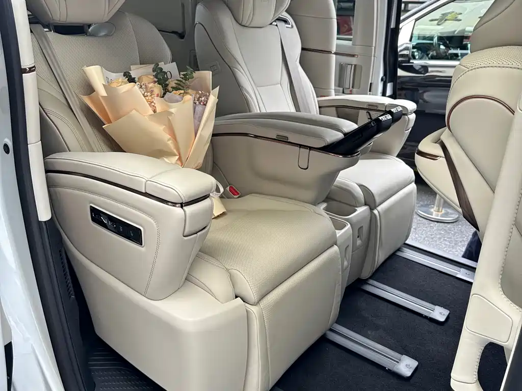 Lexus LM 500 h 6-seat Supreme