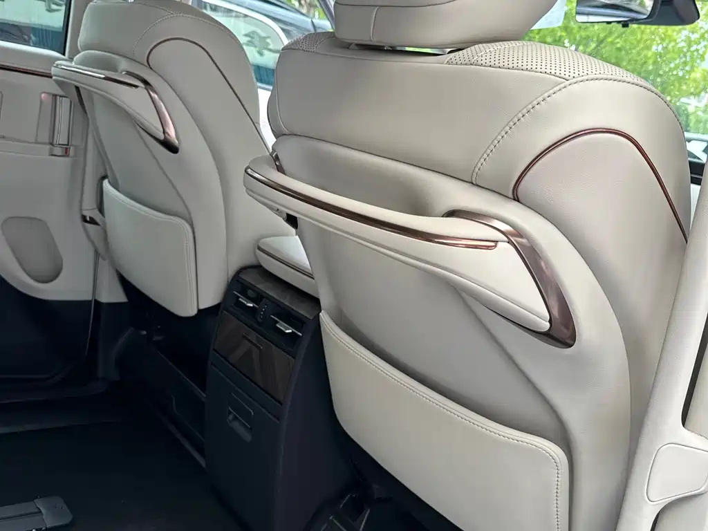 Lexus LM 500 h 6-seat Supreme