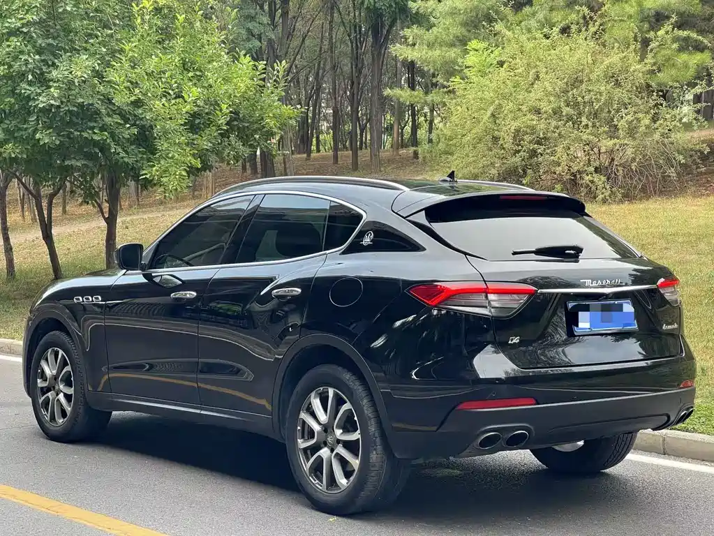 Levante 3.0 T Standard CN-V