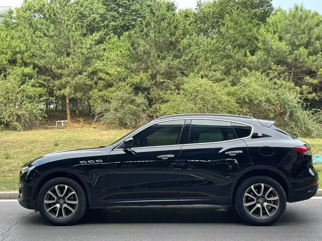 Levante 3.0 T Standard CN-V