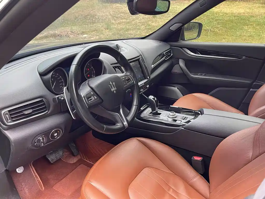 Levante 3.0 T Standard CN-V