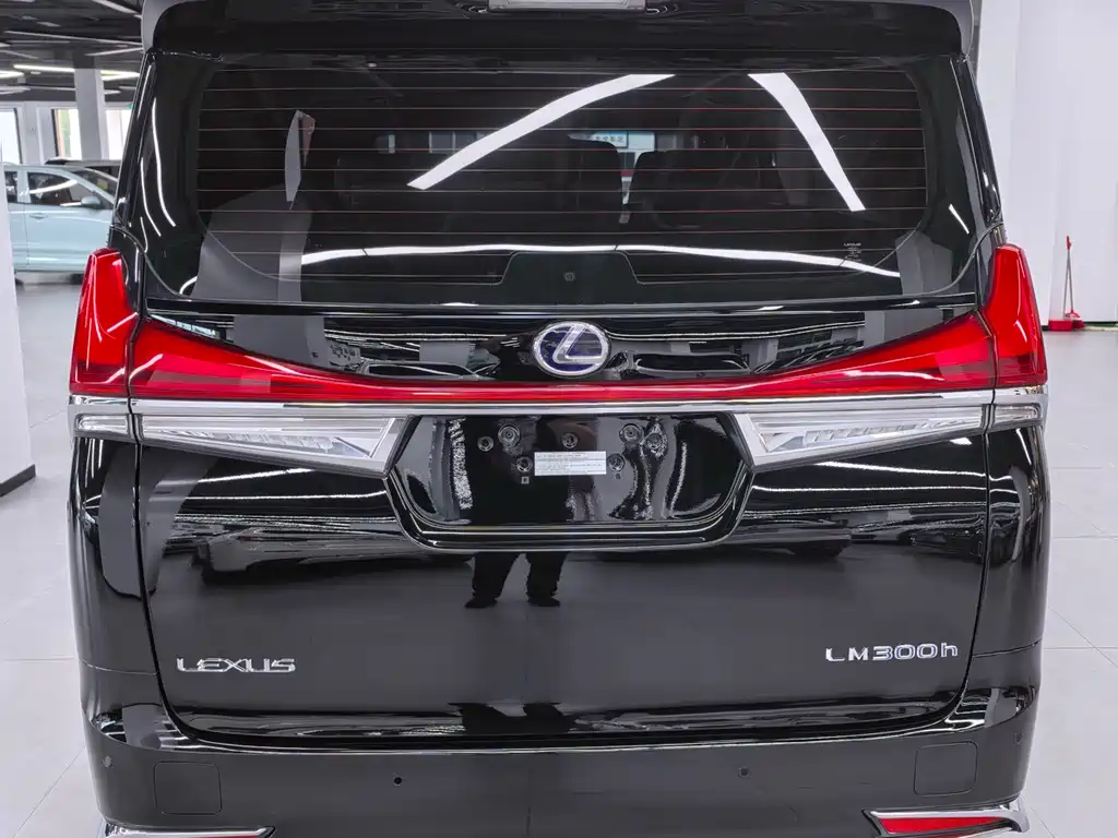 Lexus LM 300 h 7-seat Elegant