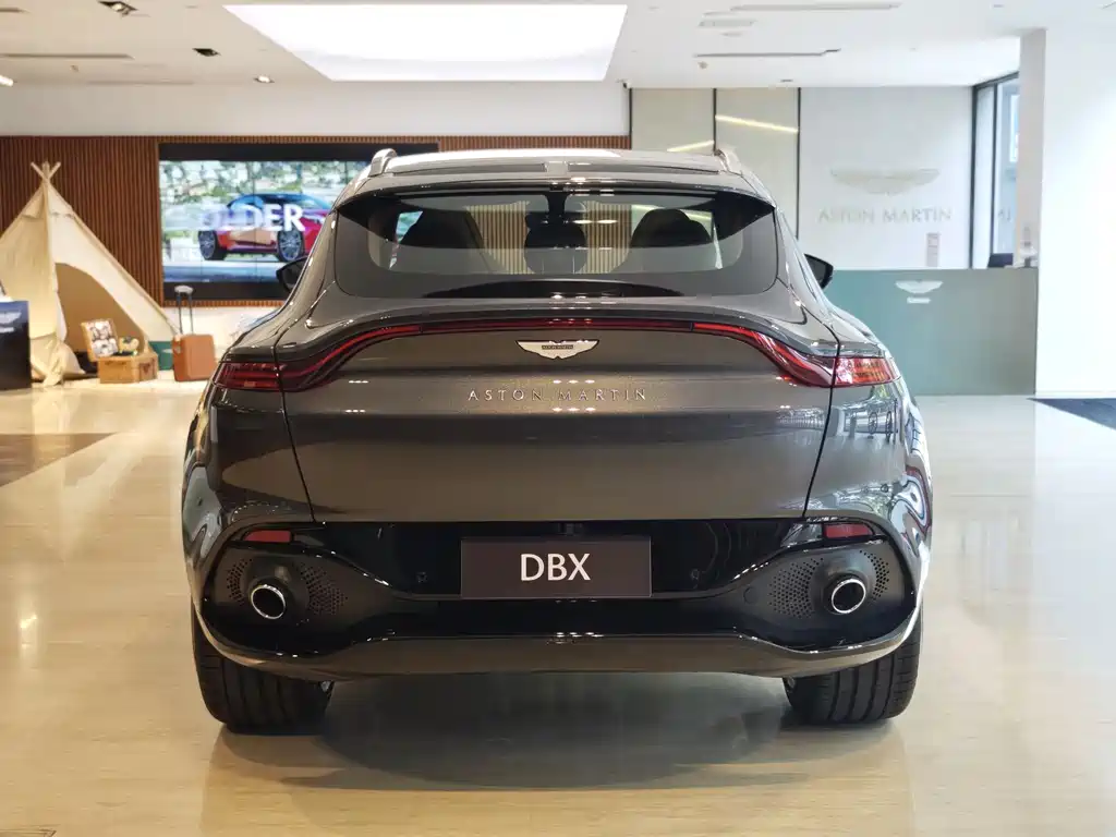 Aston Martin DBX 4.0 T V8
