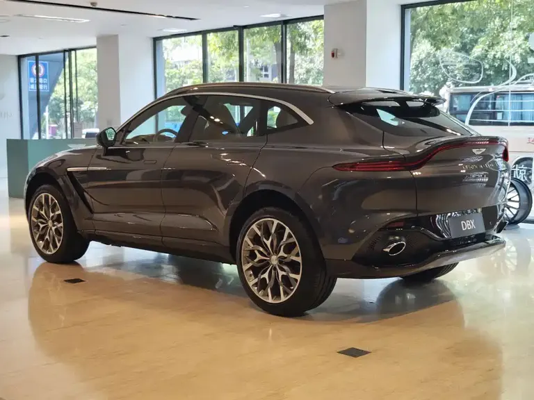 Aston Martin DBX 4.0 T V8