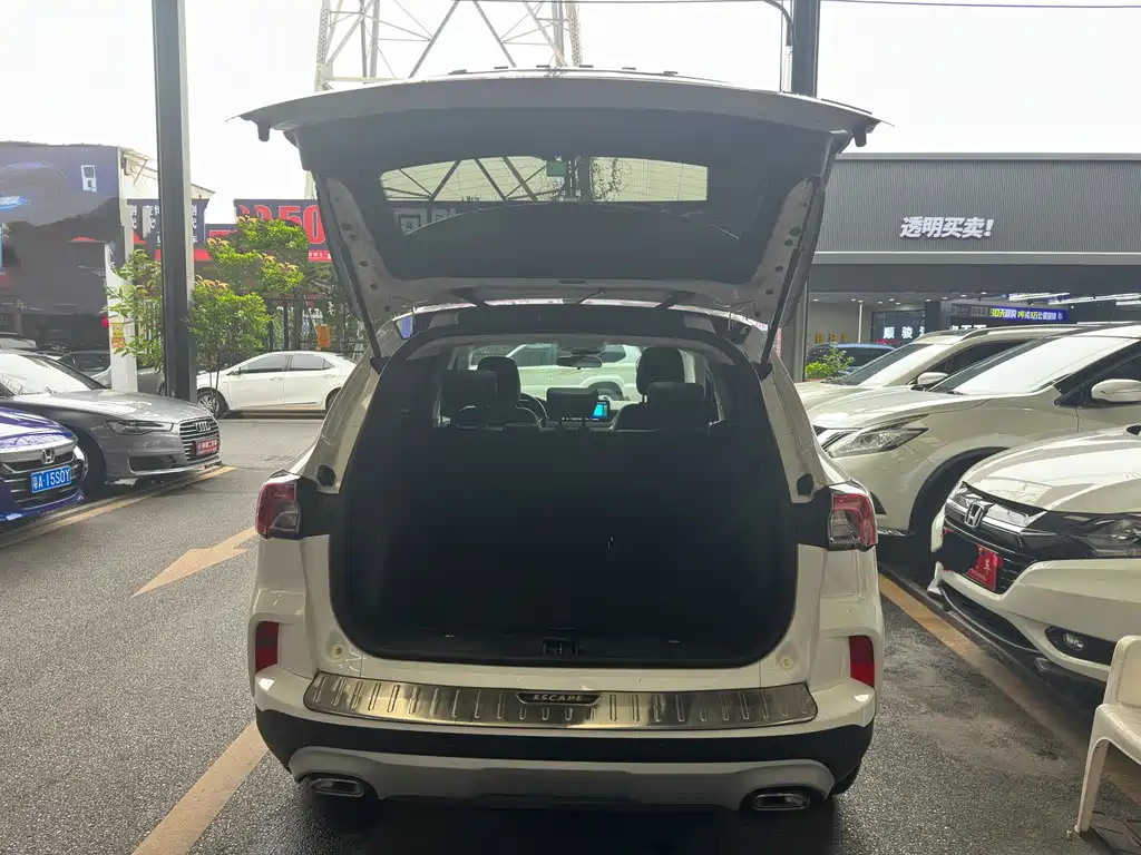 Escape EcoBoost 245 2 WD Shine Enjoyment