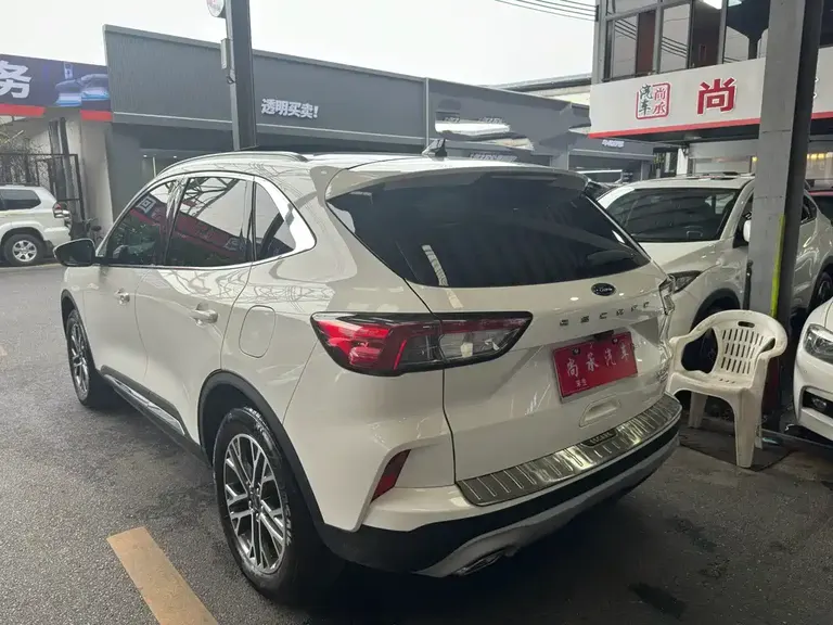 Ford Escape EcoBoost 245 2 WD Shine Enjoyment