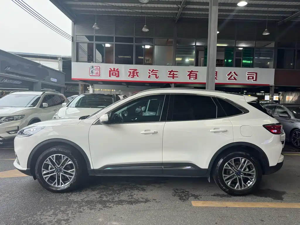 Escape EcoBoost 245 2 WD Shine Enjoyment
