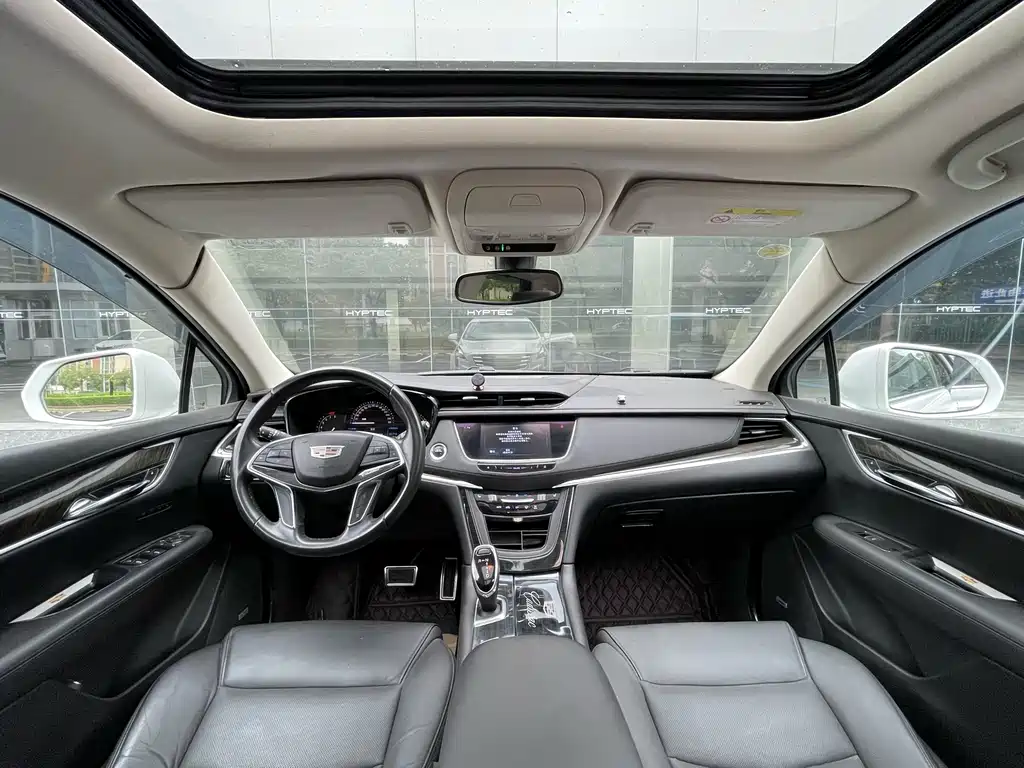 Cadillac XT5 Anniversary Celebration 25 T Luxury