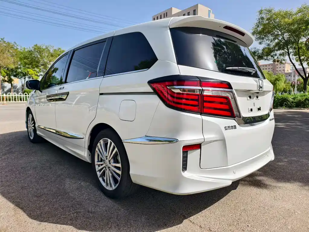 Elysion 2.4 L Luxury