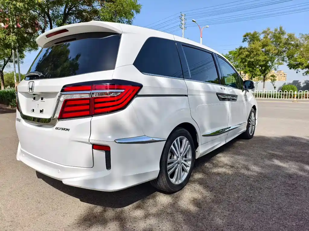 Elysion 2.4 L Luxury