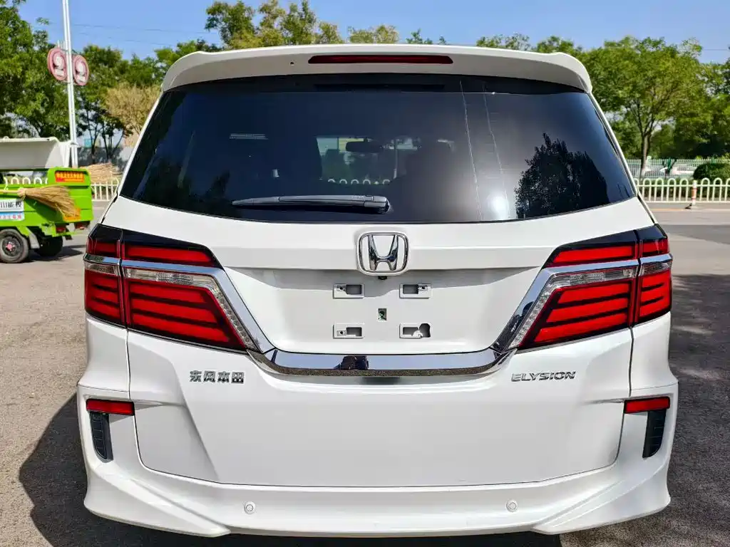 Elysion 2.4 L Luxury
