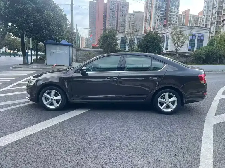Skoda Octavia 1.6 L Auto Elegant