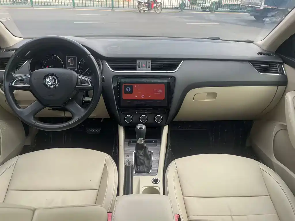 Octavia 1.6 L Auto Elegant