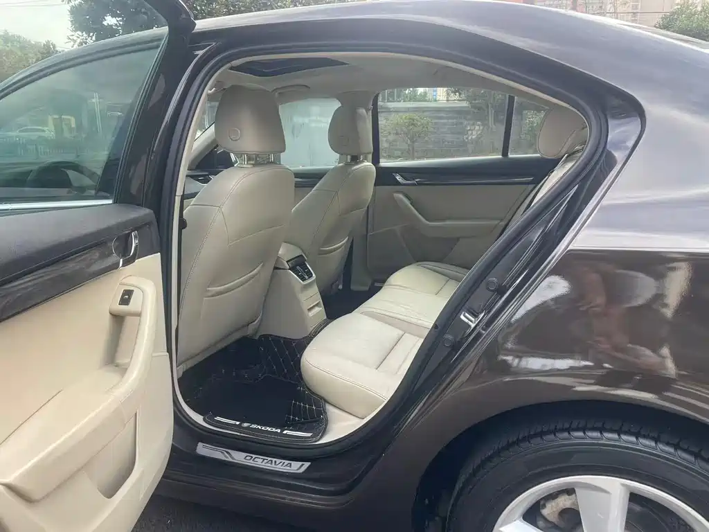 Octavia 1.6 L Auto Elegant