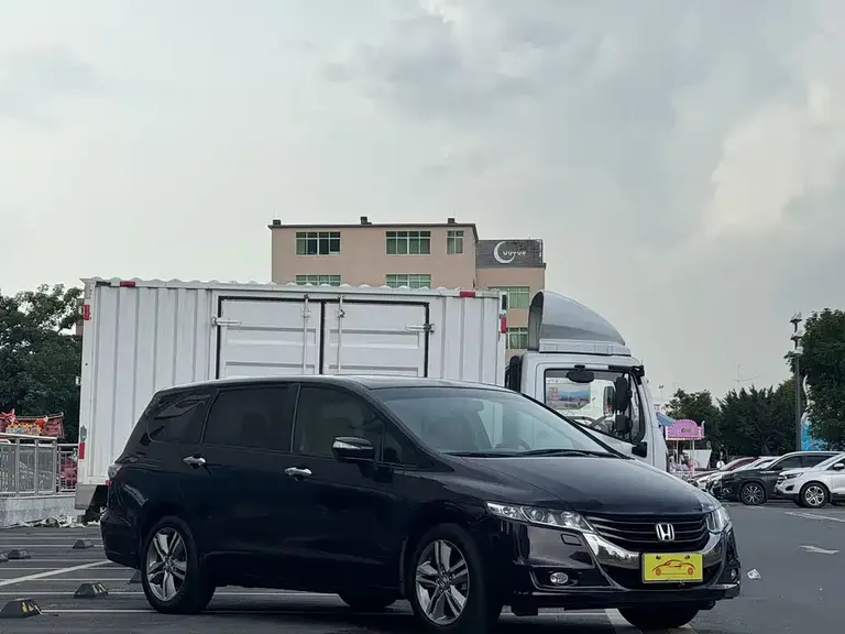 Honda Odyssey 2.4 L Leading Show