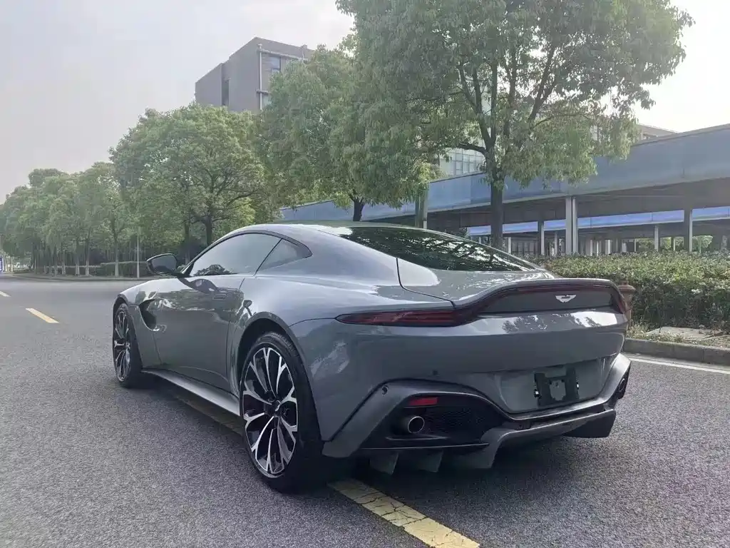 V8 Vantage 4.0 T V8 Coupe