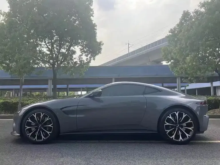 Aston Martin V8 Vantage 4.0 T V8 Coupe